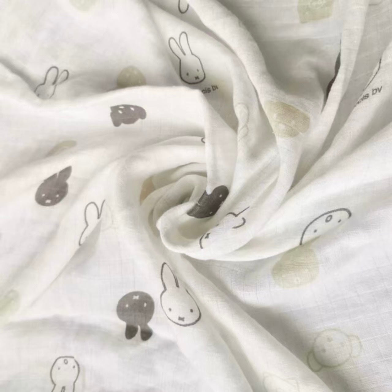 日本🇯🇵𝗠𝗶𝗳𝗳𝘆紗巾(灰色卡紙)